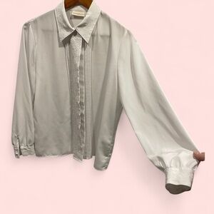Vintage 90’s Creamy dreamy semi sheer pleated embroidered collar blouse